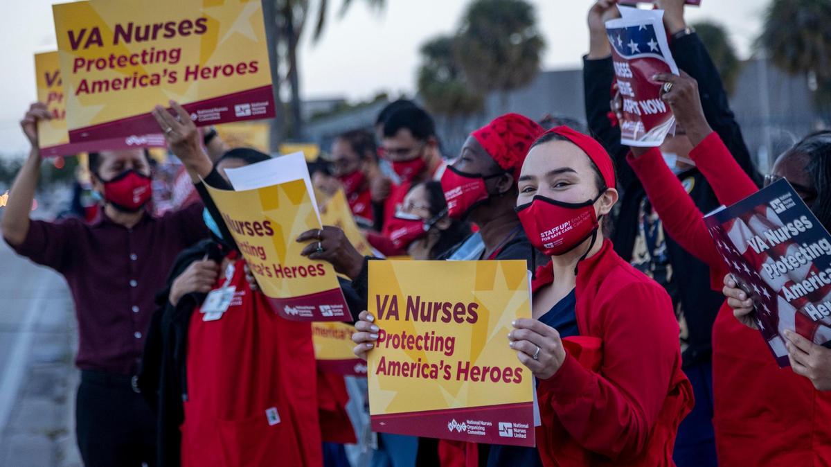 El 9 de febrero de 2023 los enfermeros del Miami VA se concentraron frente al hospital para exigir un salario justo y una atención de calidad a los pacientes.