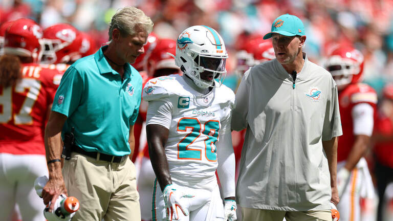 Dolphins star RB De’Von Achane sustains season-ending ACL tear