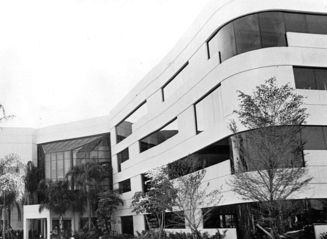 The new Pembroke Pines Professional Centre in 1988.