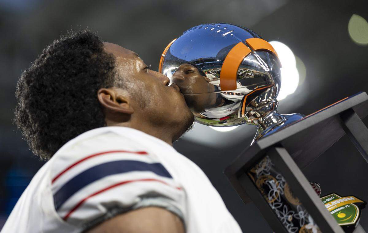 Howard Bison defensive back J. Augustus Olidge (32) kisses the trophy after defeating Florida A&M Rattlers in their Orange Blossom Classic football game at Hard Rock Stadium on Saturday, Aug. 30, 2025, in Miami Gardens, Fla.