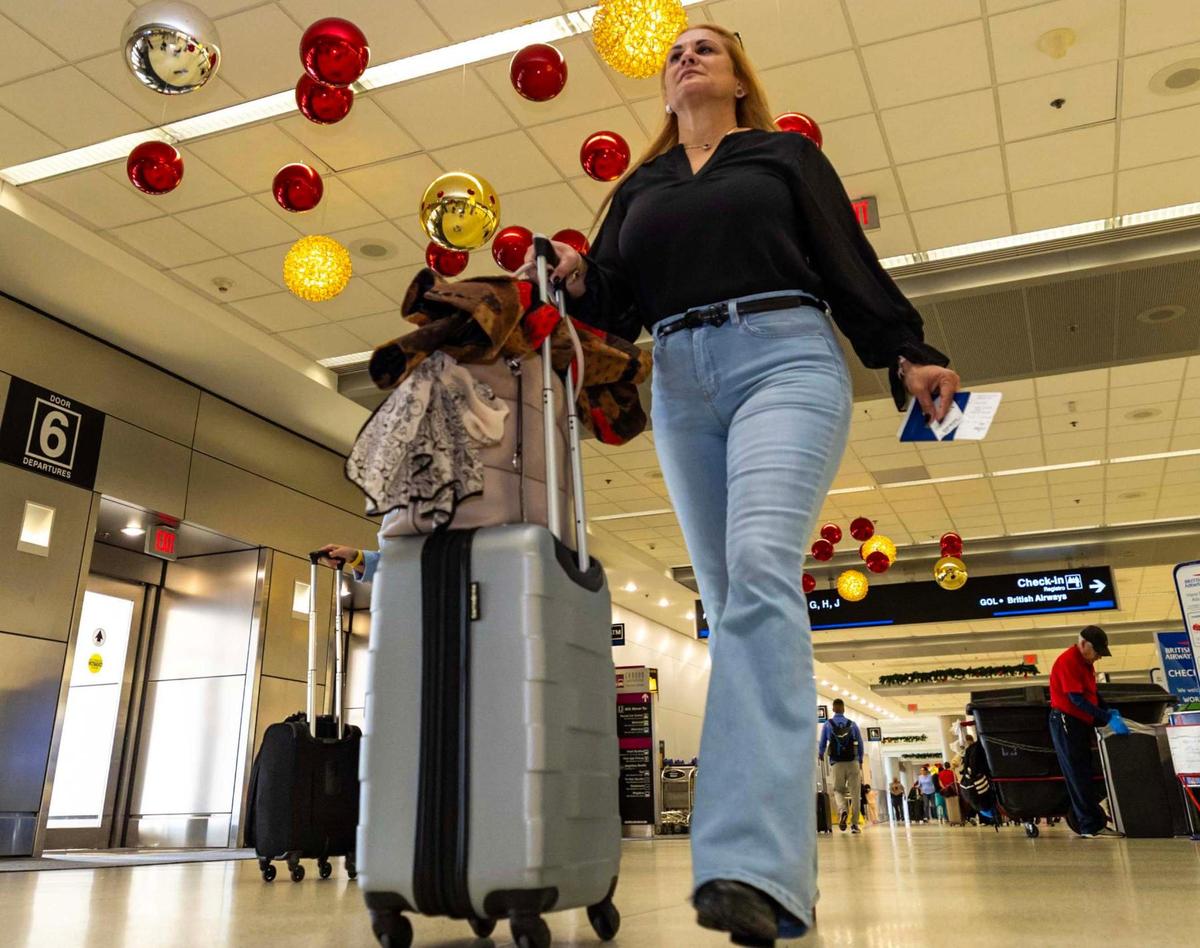 Beating the Thanksgiving rush at Miami International Airport on Thursday, Nov. 21, 2024.