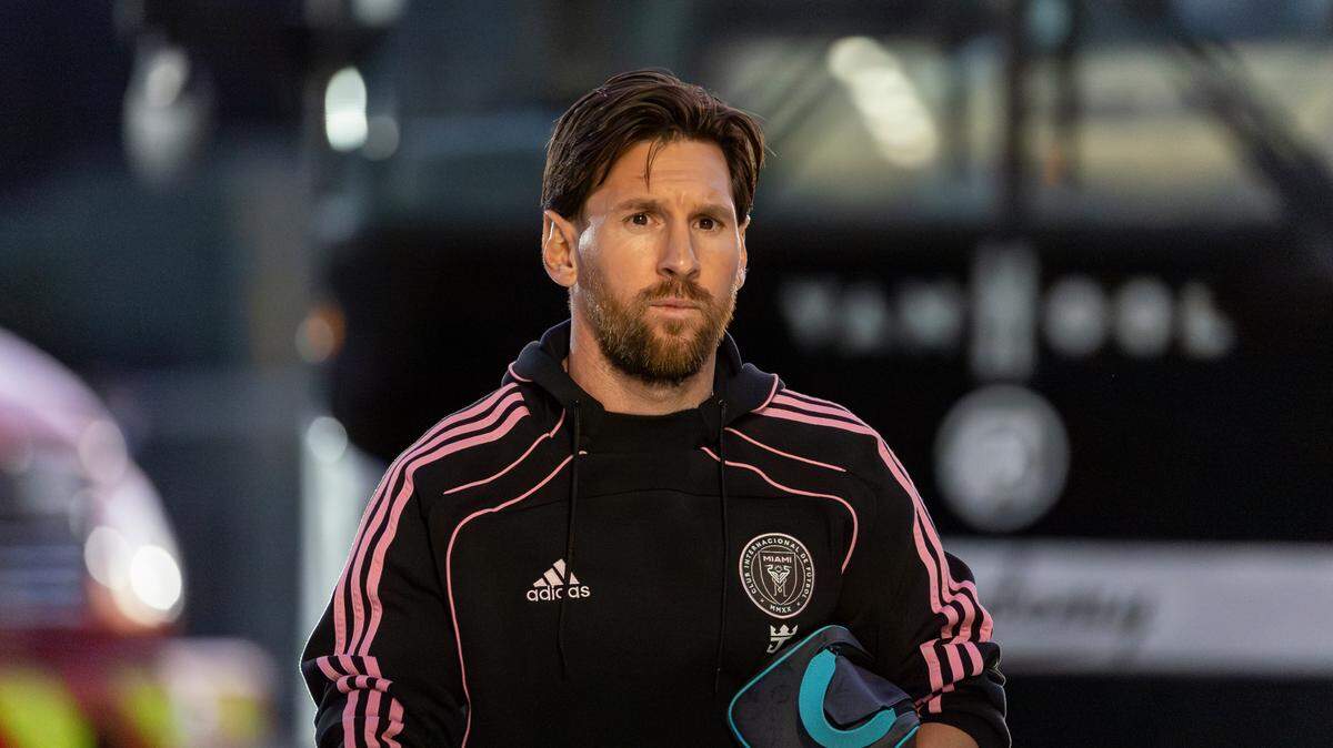 Inter Miami forward Lionel Messi (10) arrives to Chase Stadium before playing against Sporting Kansas City in their Concacaf Champions Cup match at Chase Stadium on Tuesday, Feb. 25, 2025, in Fort Lauderdale, Fla.