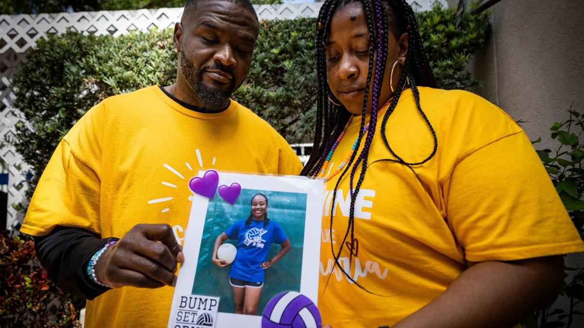 Dhima Martin, left, and Shawn Glenn pose with a photo of their daughter, Symaria Glenn, who’s organs were donated when she died to save five people, including Shawn who was awaiting a kidney transplant, inside the Memorial Garden on Tuesday, April 9, 2024, at Memorial Regional Hospital’s Transplant Institute in Hollywood, Fla. Symaria’s favorite color was purple, and this photo was in her hospital belongings that the nurses brought back to the family.