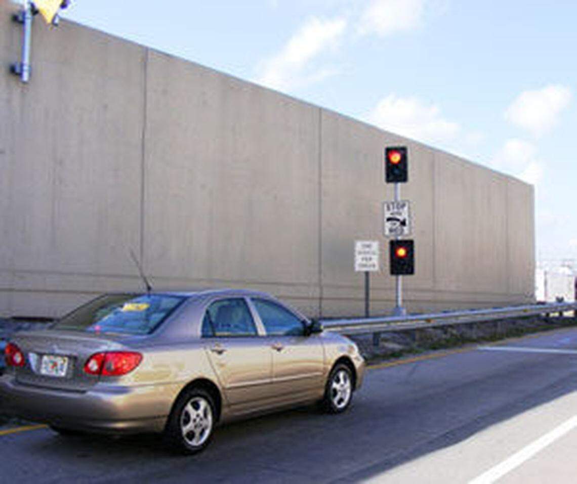 Ramp Signals are traffic lights that reduce congestion along northbound and southbound Interstate 95 in Miami-Dade and Broward counties.
