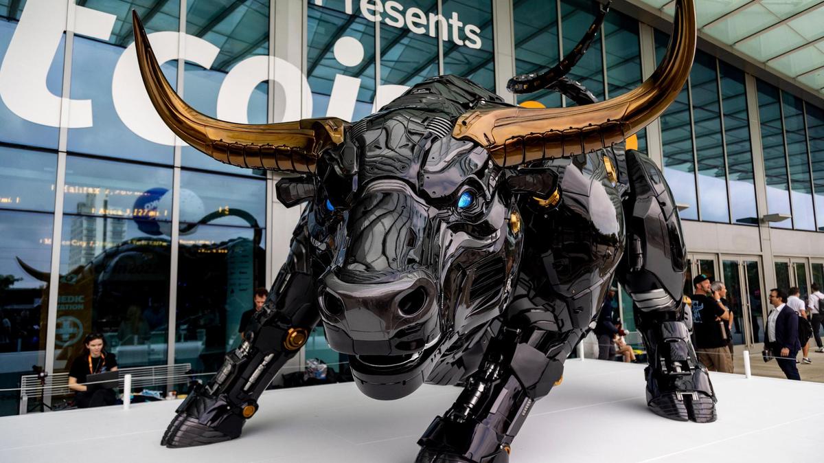 The Miami Bull statue at the Miami Beach Convention Center.