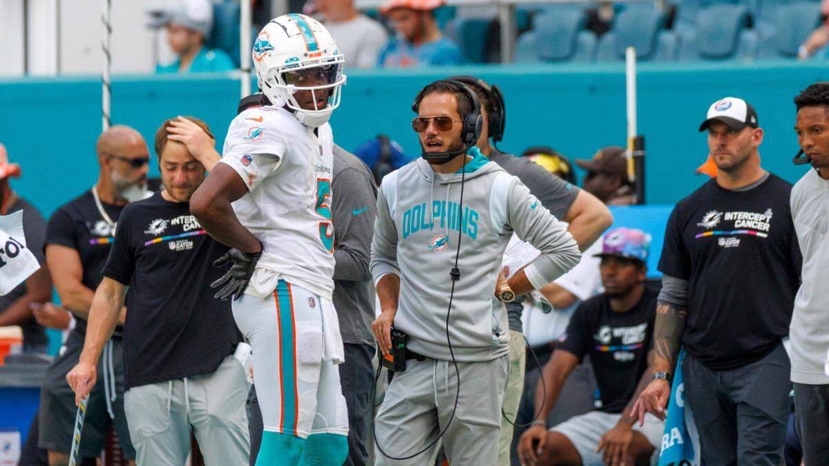 Miami Dolphins head coach Mike McDaniel talks with Dolphins quarterback Teddy Bridgewater (5) during fourth quarter of an NFL football game against the Minnesota Vikings at Hard Rock Stadium on Sunday, October 16, 2022 in Miami Gardens, Florida.