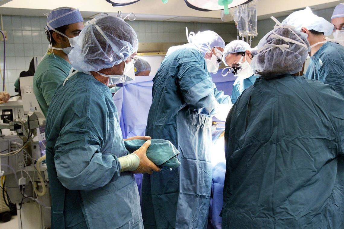 El Miami Transplant Institute, en una foto de archivo del Herald de 2008, suspendió los trasplantes de corazón en adultos. El Jackson Health System y el UHealth, el sistema de salud de la Universidad de Miami, gestionan conjuntamente el instituto de trasplantes.