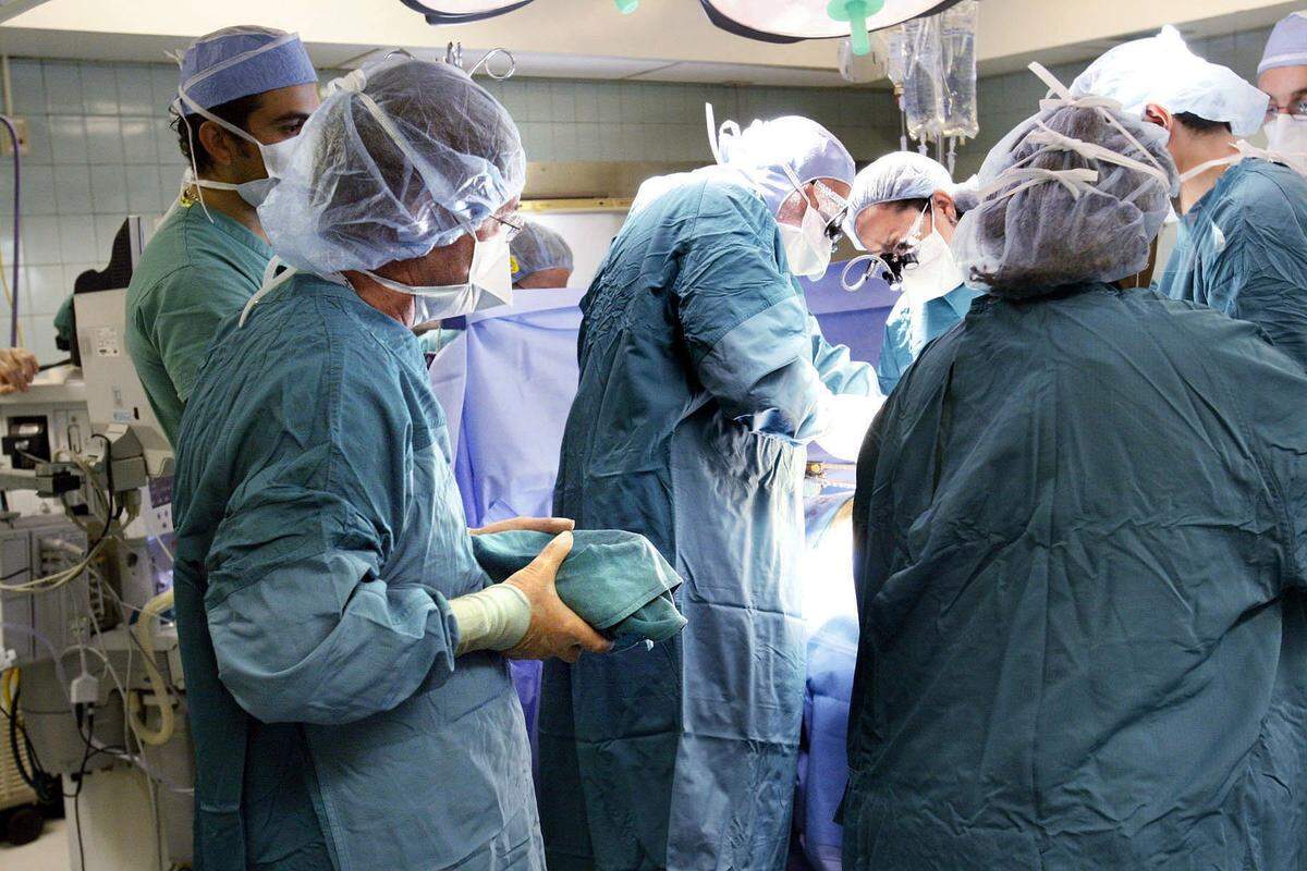 El Miami Transplant Institute, en una foto de archivo del Herald de 2008, suspendió los trasplantes de corazón en adultos. El Jackson Health System y el UHealth, el sistema de salud de la Universidad de Miami, gestionan conjuntamente el instituto de trasplantes.