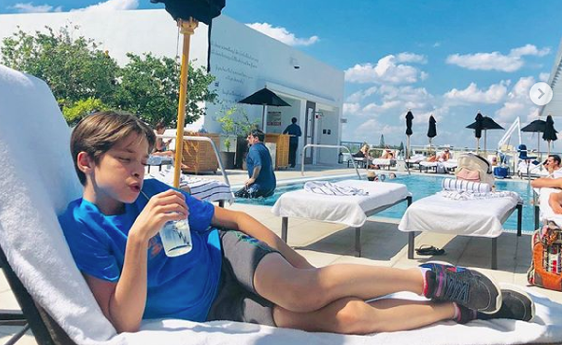 Descansando al lado de la piscina del hotel Kimpton Angler’s.