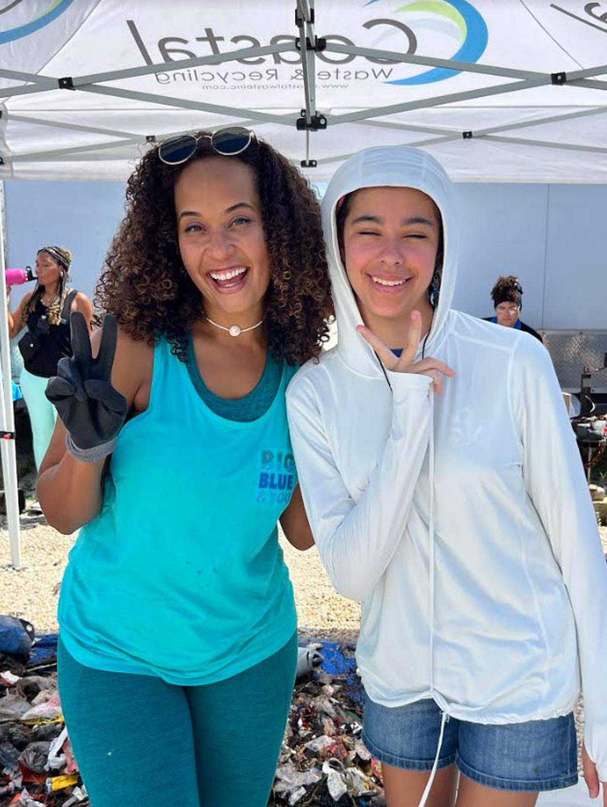 Ocean advocate Danni Washington and high school volunteer Penelope Trombly helped clean up trash dumped into Biscayne Bay at the 2024 International Coastal Clean-Up.