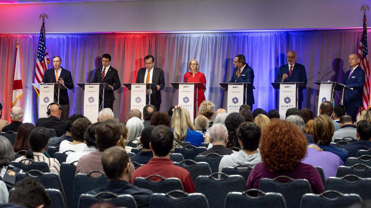 Candidates stand on stage during a City of Miami mayoral debate hosted by the Downtown Neighbors Alliance at Hyatt Regency Miami on Tuesday, September 30, 2025, in Miami, Fla. Candidates in attendance included Miami Commissioner Joe Carollo, former Commissioners Ken Russell and Alex Díaz de la Portilla, former Miami-Dade Commissioner Eileen Higgins, former Mayor Xavier Suarez and former City Manager Emilio T. Gonzalez.