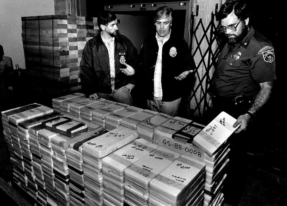 11/18/1987,Chris Usher/Miami Herald Staff: Federal Agents with some of the 6292 lbs of Cocaine which were smuggled inside the wood of a picnic table.