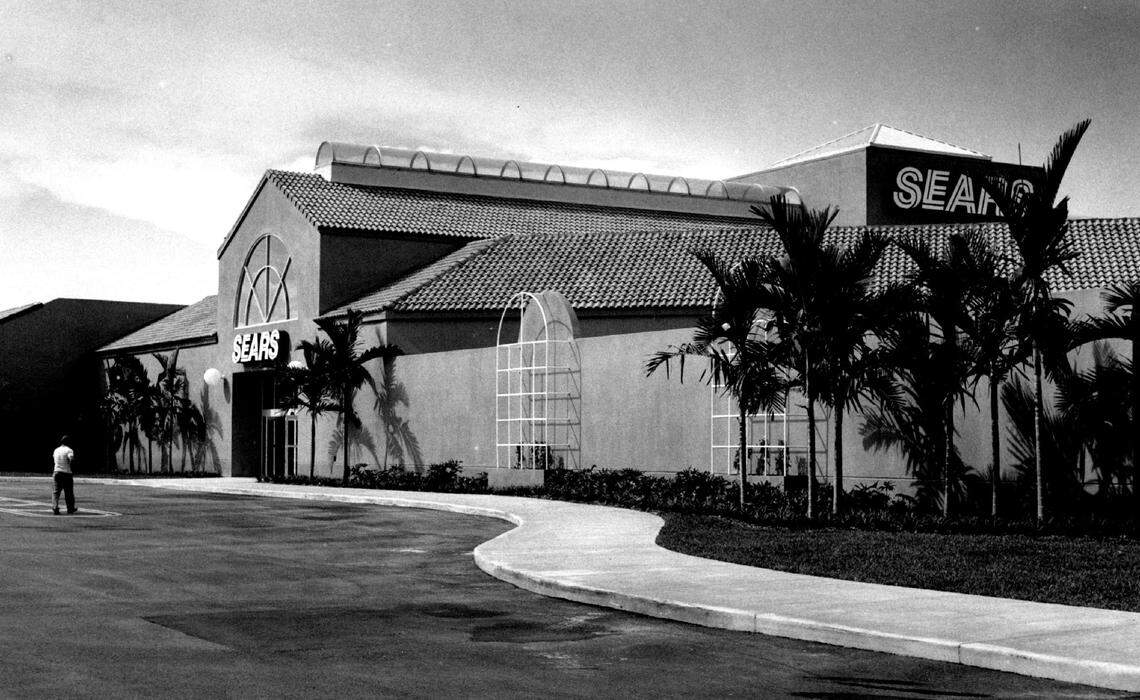 Sears Kendall’s Town and Country mall in 1989.
