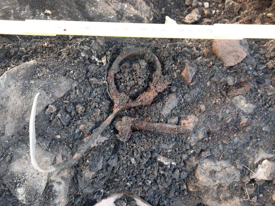 The cloak ring buckle found in the grave.