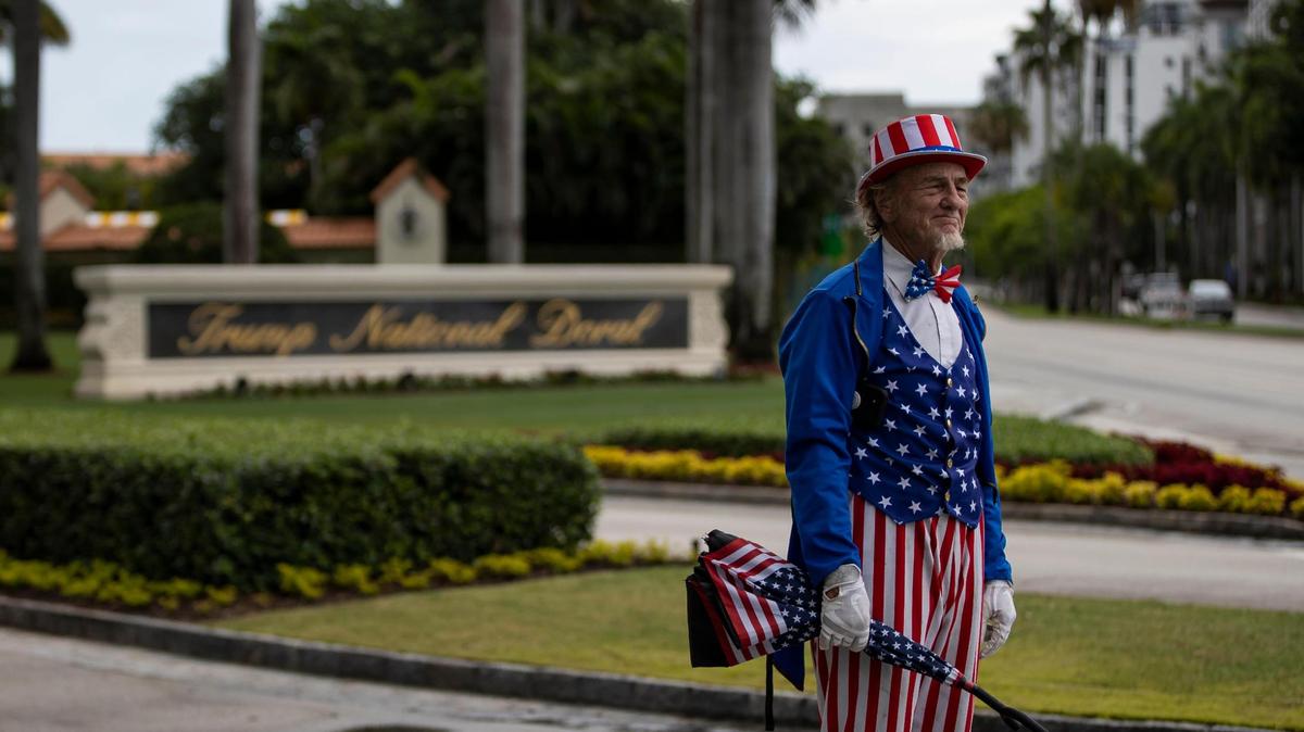 Trump greeted at his Doral hotel by supporters, protesters, day before his Miami court date