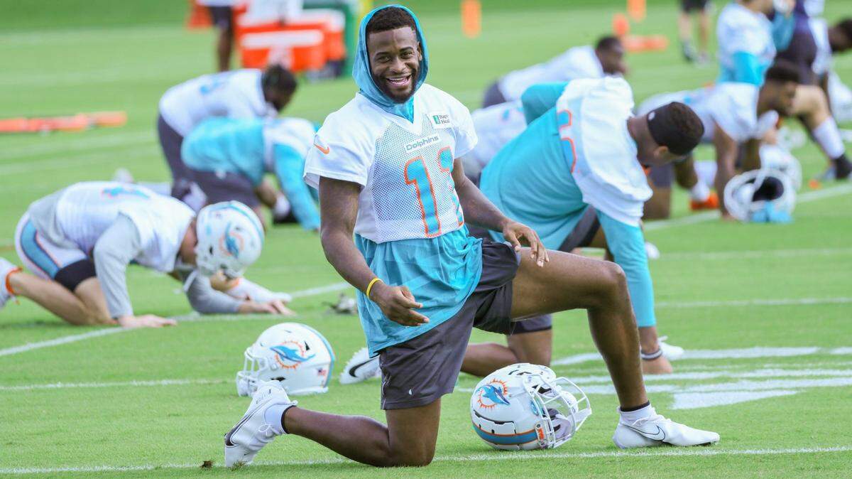 Miami Dolphins wide receiver DeVante Parker (11) works out with teammates at Baptist Health Training Complex in Miami Gardens on Thursday, December 30, 2021.
