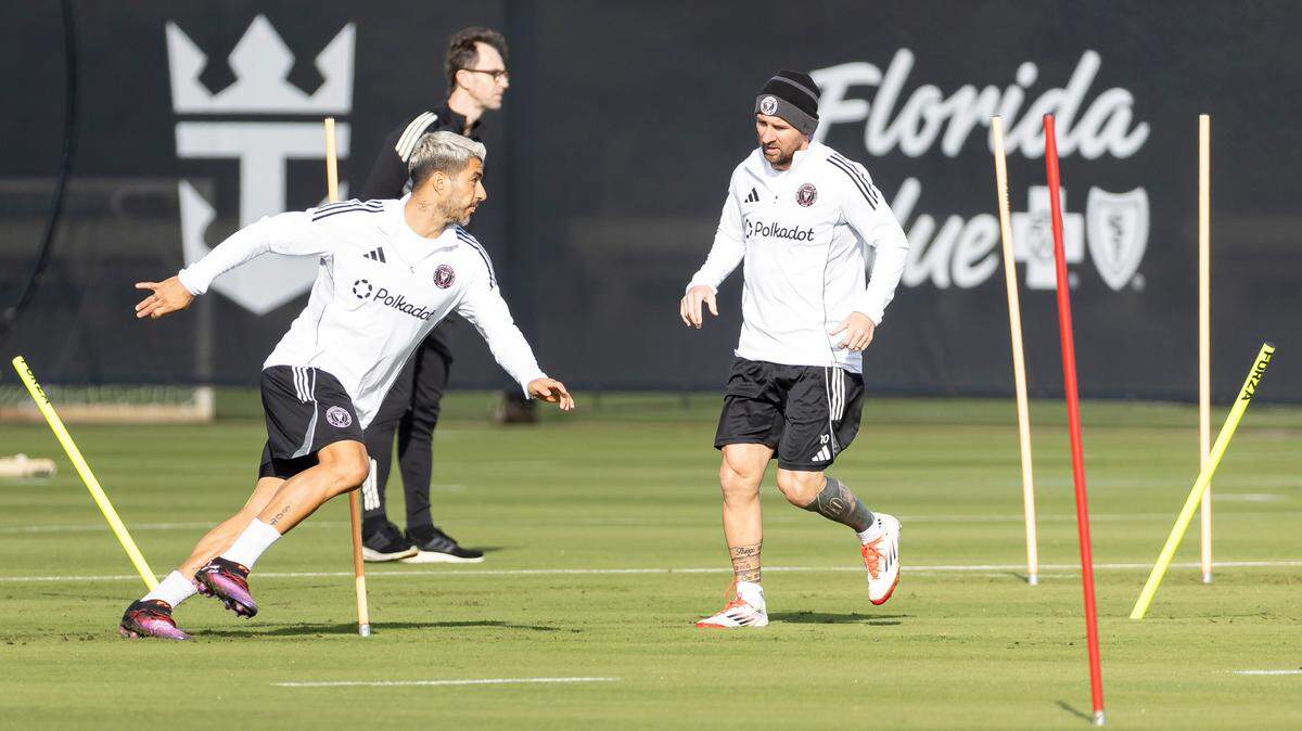 Inter Miami forwards Lionel Messi (10) and Luis Suárez (9) run drills during a team practice at the Florida Blue Training Center on Monday, Jan. 13, 2025, in Fort Lauderdale, Fla.