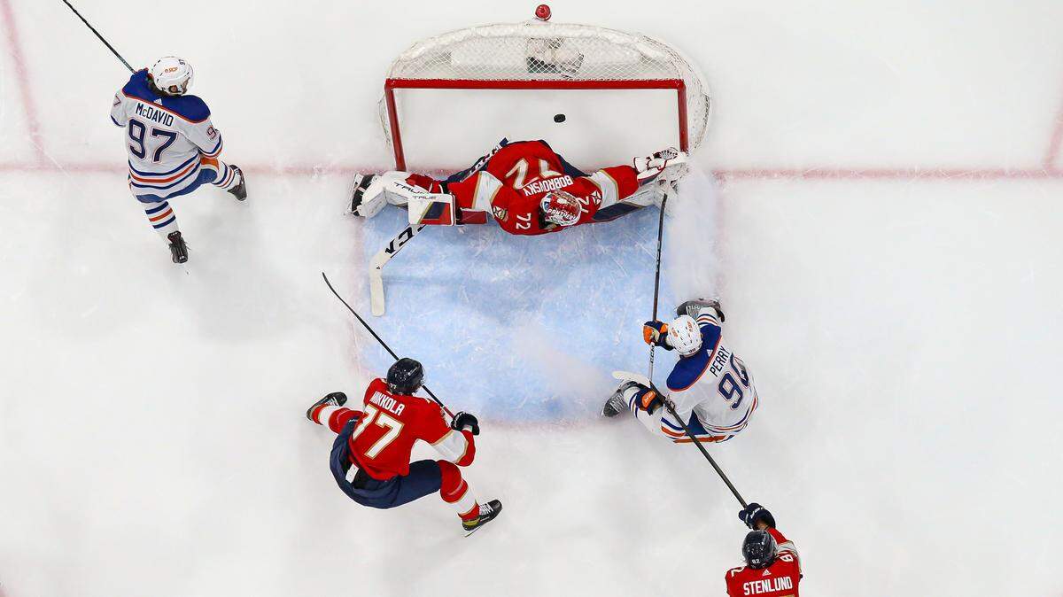 Edmonton Oilers right wing Corey Perry (90) scores a goal against Florida Panthers goaltender Sergei Bobrovsky (72) in the second period of Game 5 of the NHL Stanley Cup Finals at the Amerant Bank Arena on Tuesday, June 18, 2024, in Sunrise, Fla.