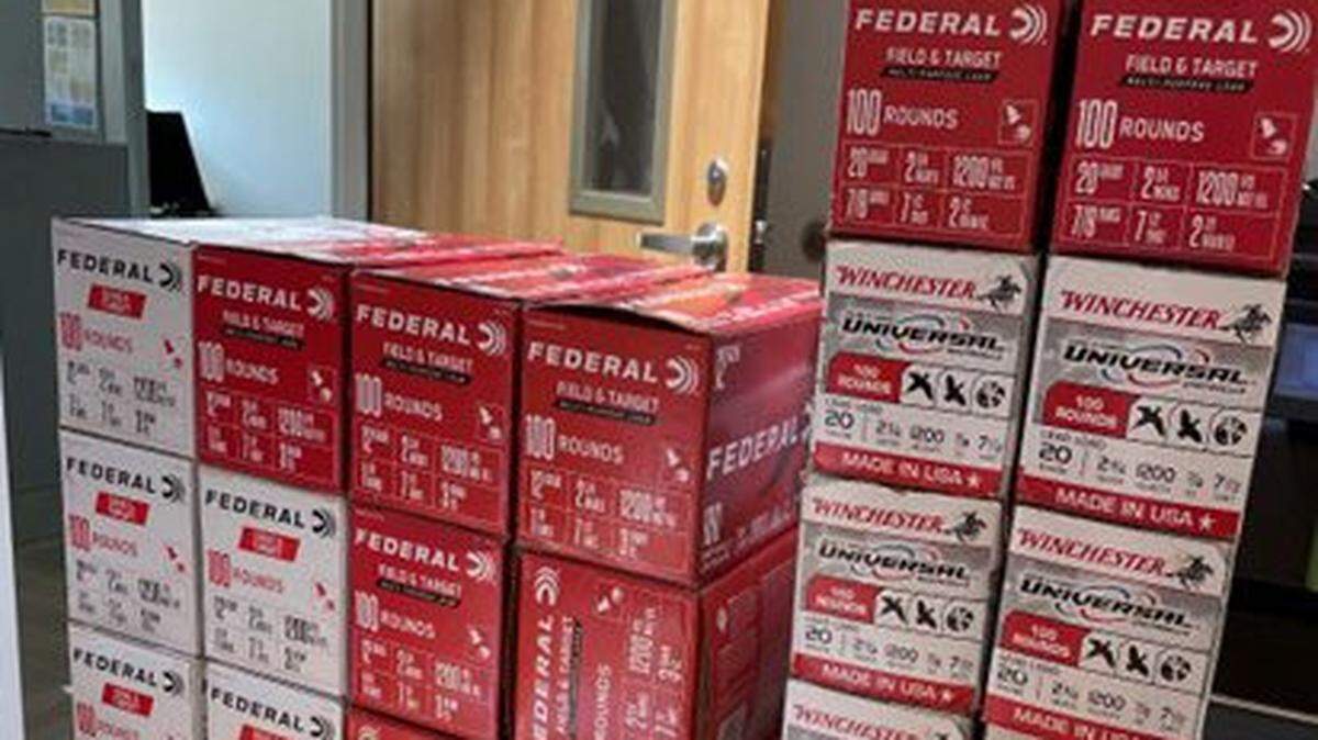 Two thousand rounds of shotgun ammunition were located in a private aircraft in Fort Lauderdale’s general aviation facility Thursday.