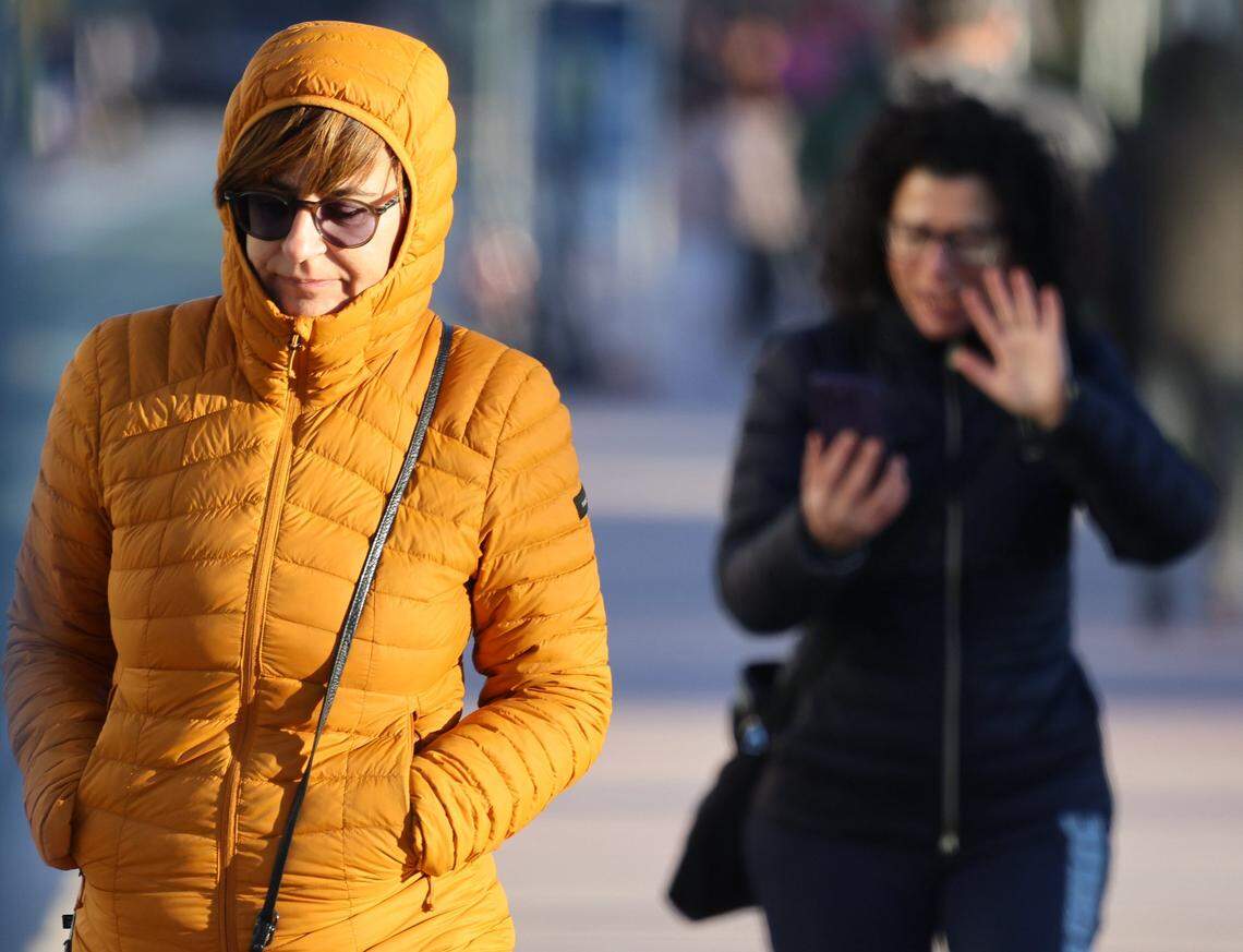 Cool temperatures brought coats, jackets, hoodies, sweater, and other cold-weather gear to bear as morning strollers dressed for the change in weather. An arctic blast moved into South Florida late Tuesday, bringing a sharp overnight temperature drop. Visitors and residents alike promenade in hoodies, sweaters, coats, and other cold-weather gear on Ocean Drive as breezy north winds made it feel colder through New Year's Eve and New Year's Day. Morning lows were in the upper 40s to low 50s, with daytime highs near the low 70s on Wednesday, December 31, 2025, in Miami Beach, Florida.
