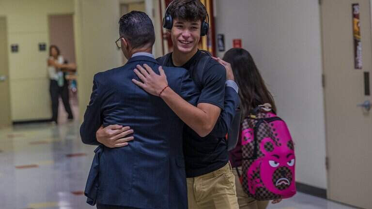 Miami-Dade public schools lose 15,000 students. Charters dip for the first time