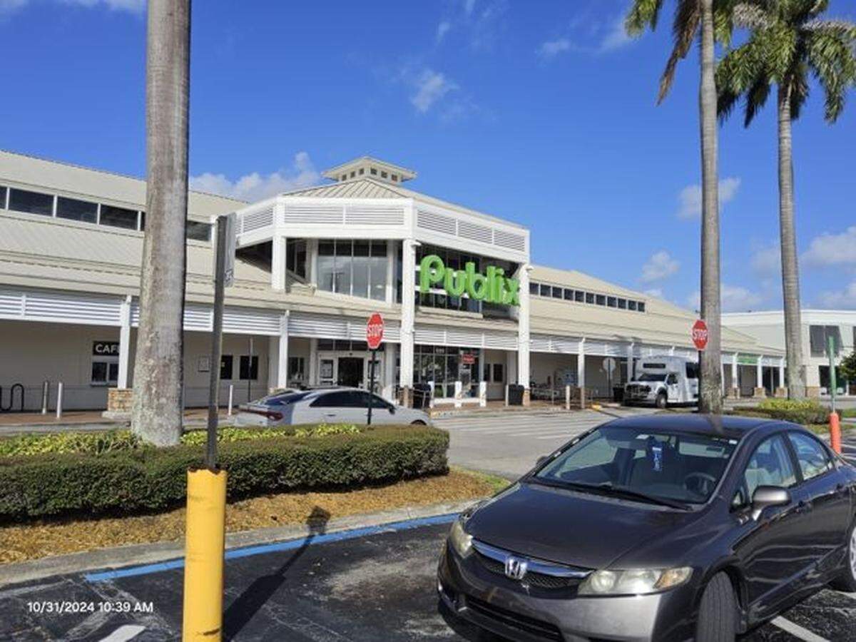 Publix, 600 N. University Dr., Pembroke Pines
