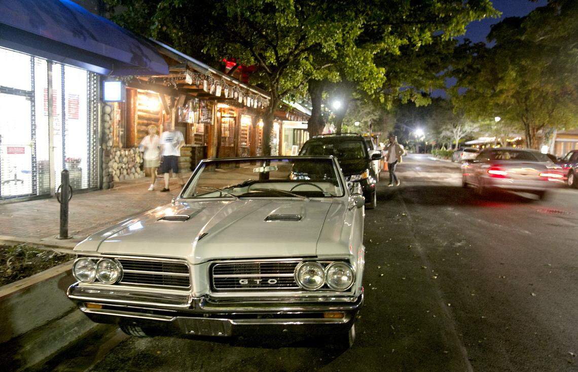 What are the rules for parking on a residential street?
