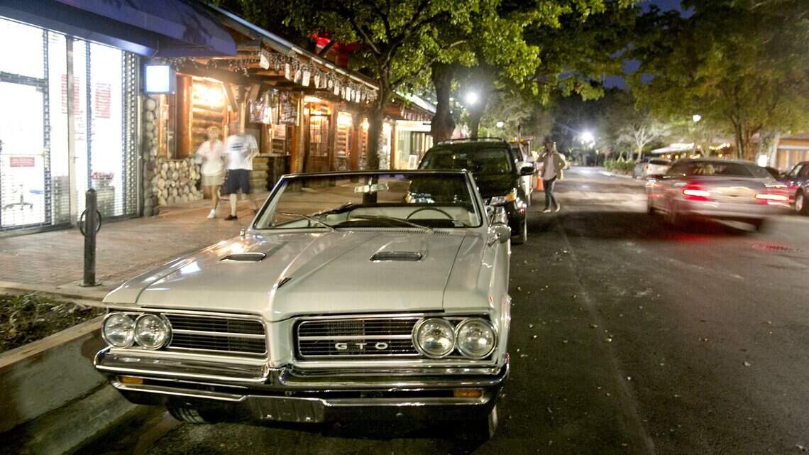 Can you park your car in front of someone else’s house in Florida? What the law says