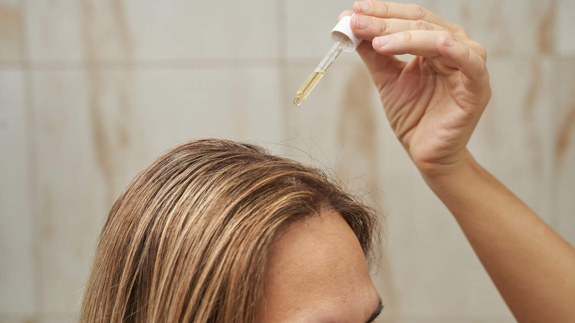Are You Using the Wrong One? Hair Oil vs Serum Explained by Celebrity Hairstylists and Dermatologists