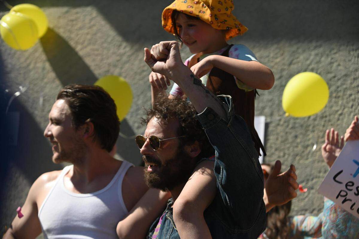 Una escena de Fairyland, una película sobre cómo una hija y su padre afrontan su nueva vida en San Francisco en los años 19070. Cortes’ia de OUTshine LGBTQ+ Film Festival.