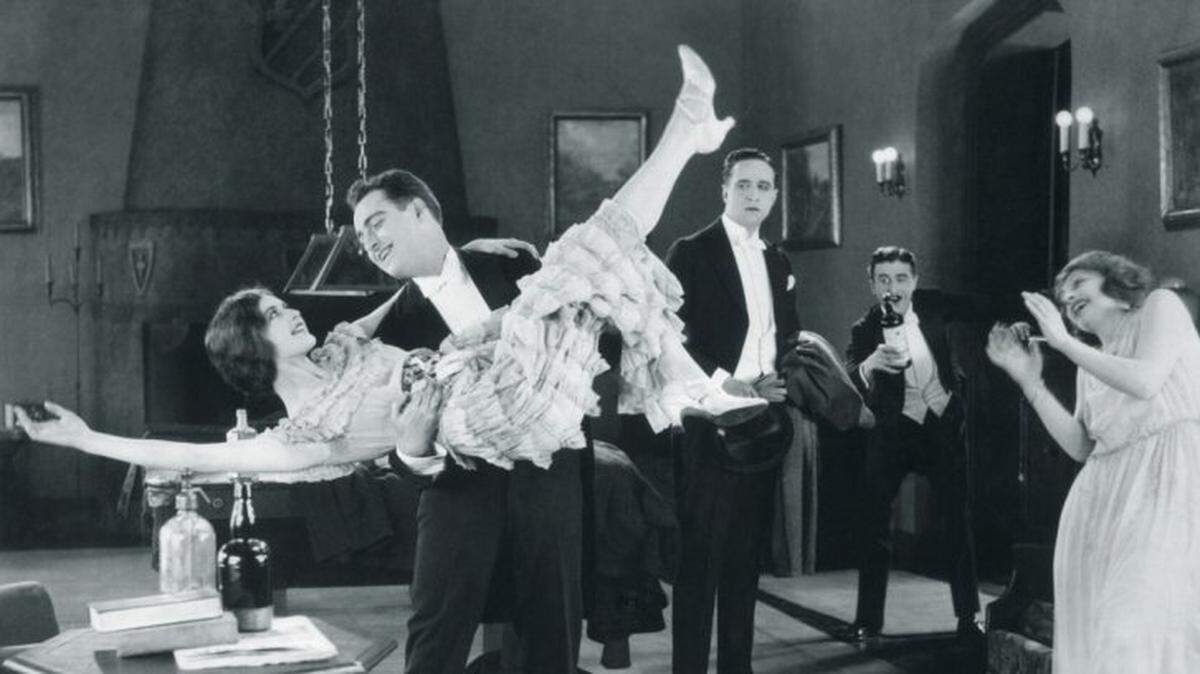 The Roaring 20s marked the end of wartime deprivation and the start of an economic boom in the United States.