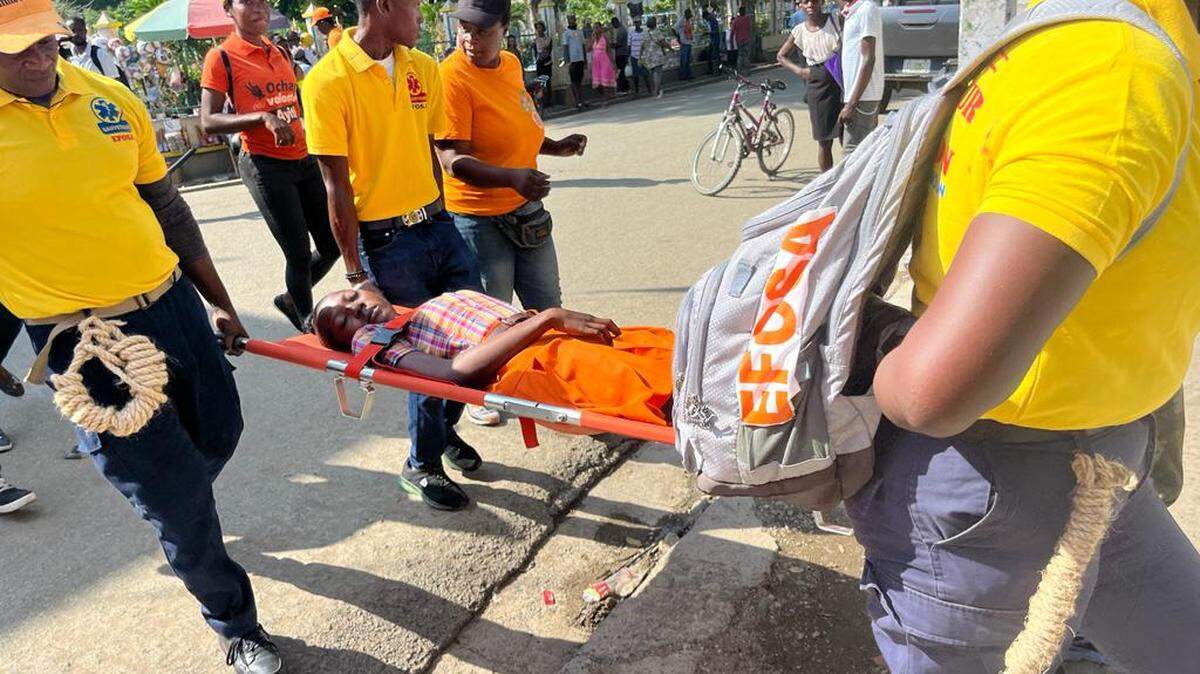 Volunteers with Haiti’s disaster response office, the Office of Civil Protection, recently participated in a drill in the city of Cap-Haitien on how to respond to an earthquake. It’s one of many trainings the office has held ahead of this year’s 2021 Atlantic Hurricane Season.