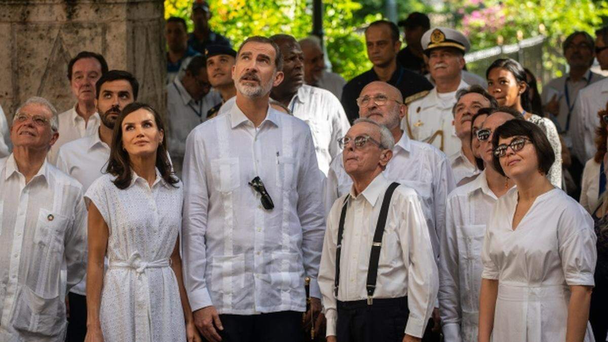 Spain’s King Felipe VI and Queen Letizia take a tour led by Havana historian Eusebio Leal, right center, in Cuba.