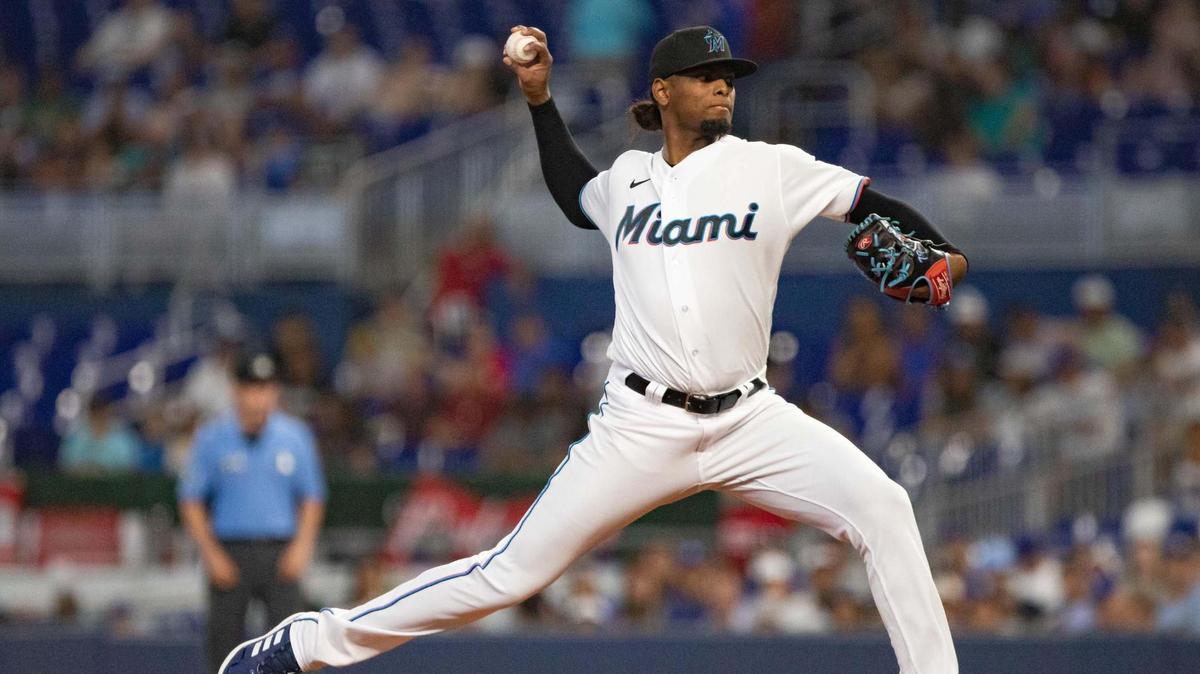 Miami Marlins starting pitcher Edward Cabrera (27) pitches during the first inning of an MLB game against the Los Angeles Dodgers at loanDepot park in Miami, Florida, on Sunday, August 28, 2022.