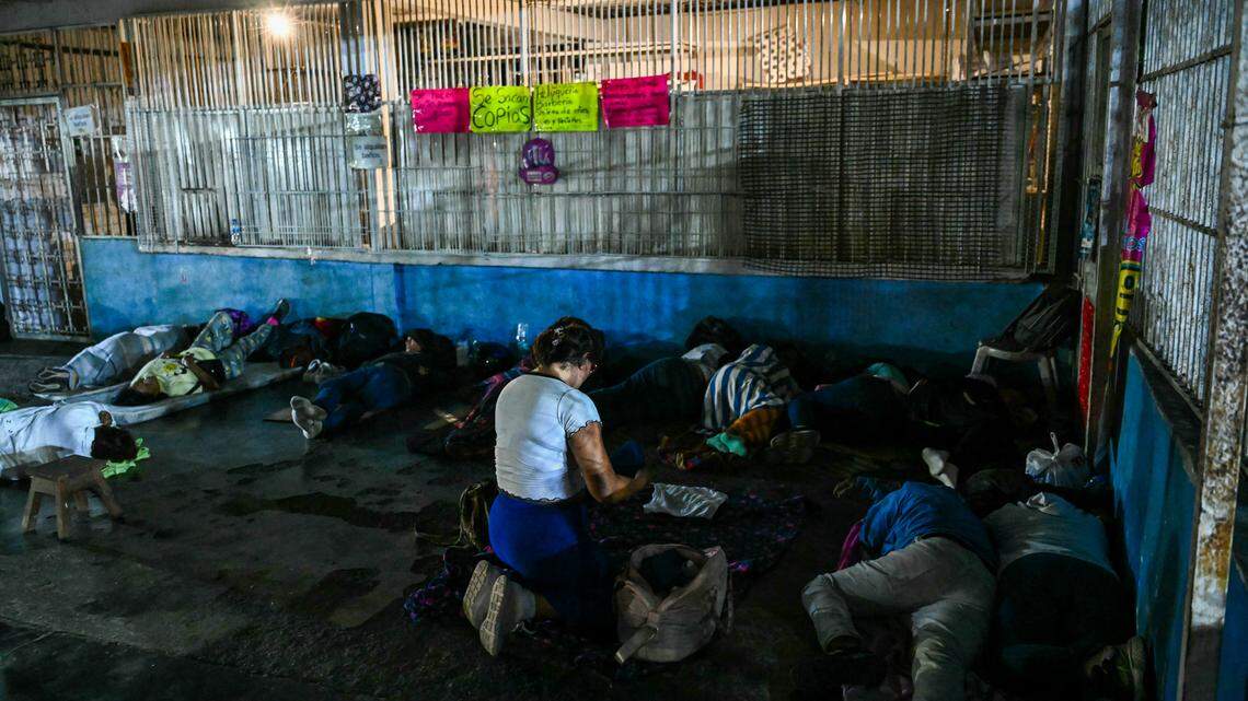 Relatives of political prisoners sleep in the foyer of a shop adjacent to El Rodeo I prison as they wait for their release  in Guatire, Miranda State, some 30 kilometers east of Caracas on January 10, 2026. 