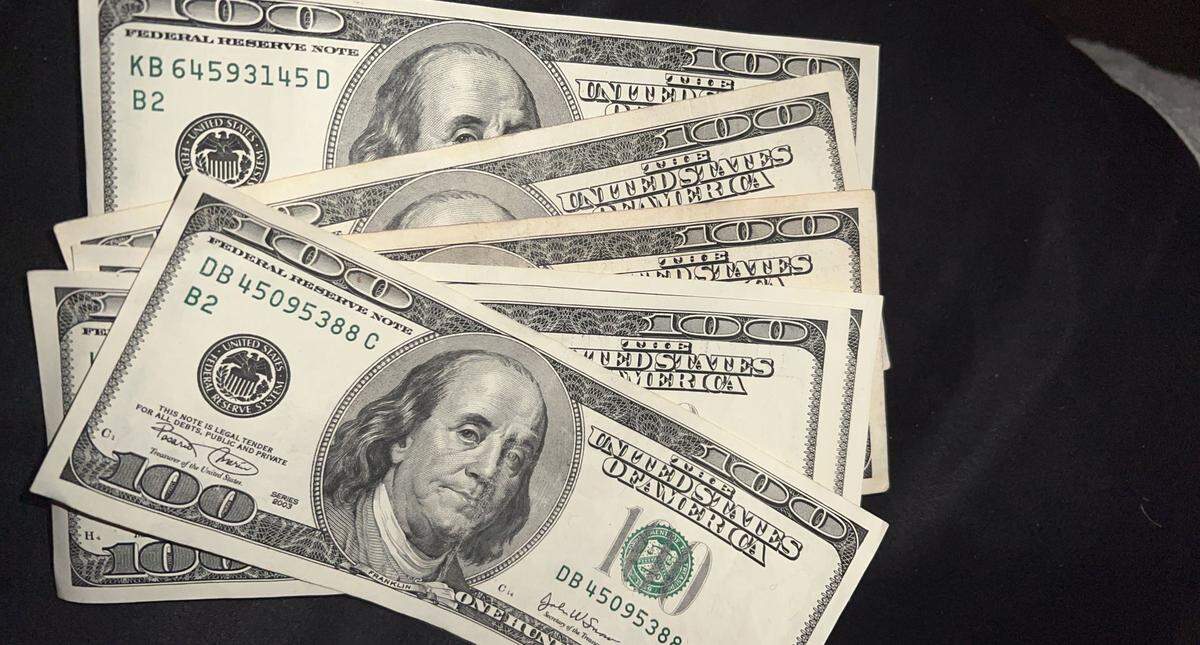 Police seized nearly $100,000 in cash from Kamlet’s Miami Beach condo.