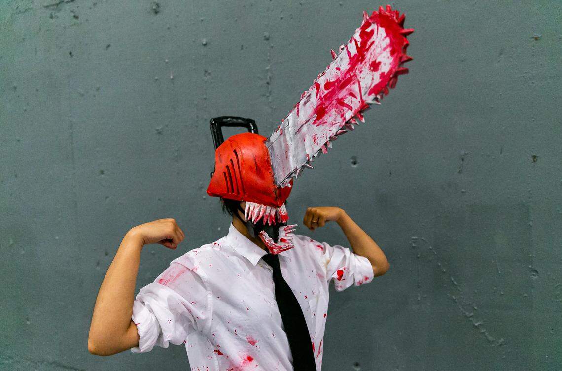 Hyde Ratliff cosplays as the anime hero Chainsaw Man during Florida Supercon.