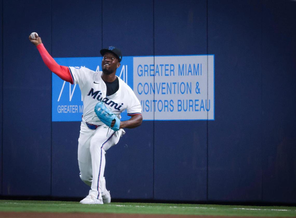 Miami Marlins outfielder Jesús Sánchez (7) throws the ball to the infield during the fourth inning of the game against the Los Angeles Dodgers on Tuesday, May 6, 2025, at loanDepot Park in Miami, Fla.
