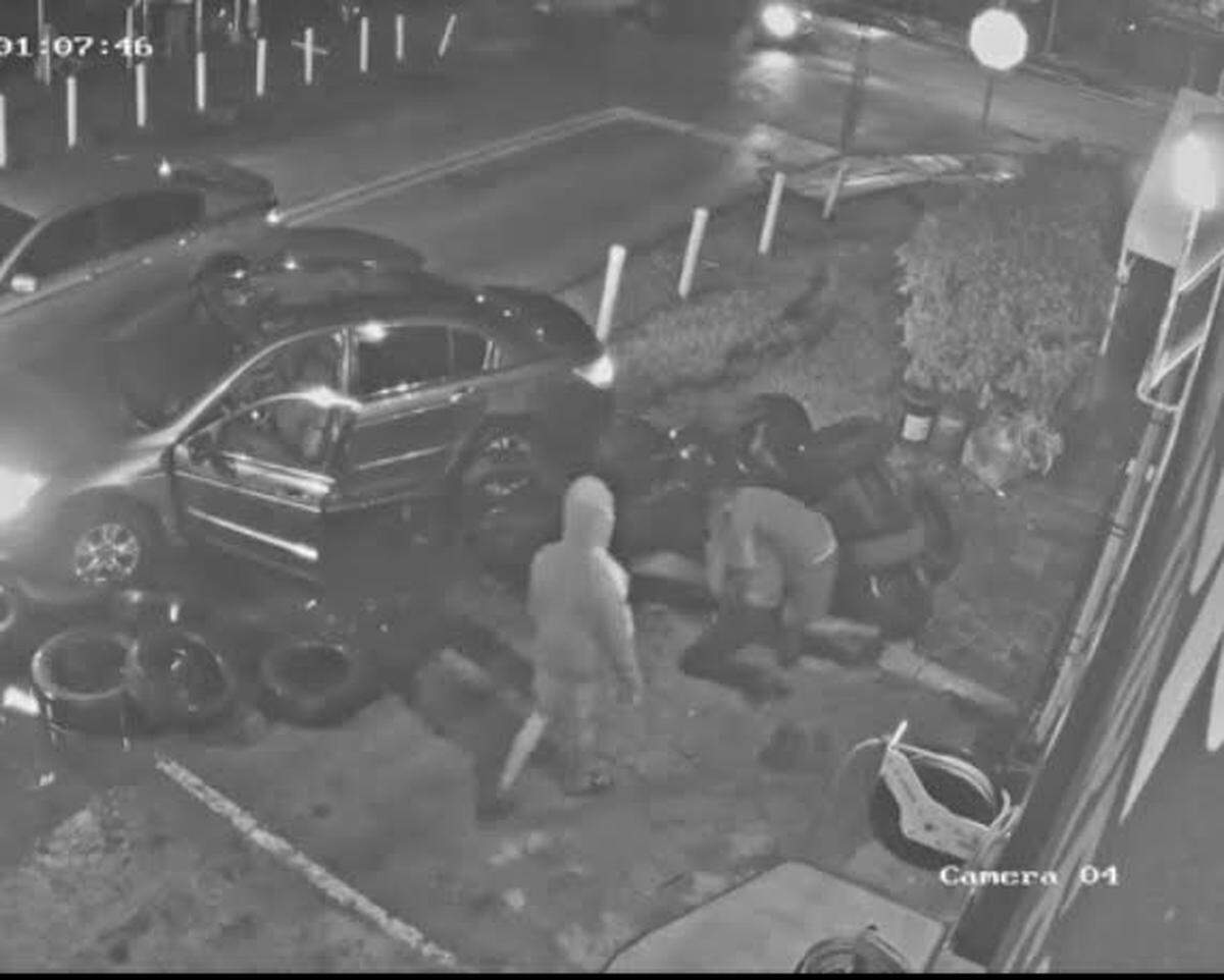 Security camera footage shows a man being beaten at 2496 SW 57th Avenue in West Park Sunday, Jan. 7, 2024. Broward Sheriff’s Office deputies found a man there with a gunshot wound following the fight. He died two days later in the hospital, deputies say.