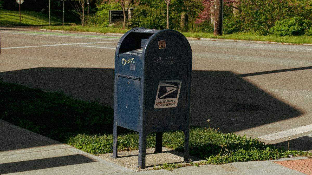 Two men from Fort Pierce, Florida, have pleaded guilty in connection with a mail theft scheme, feds say.