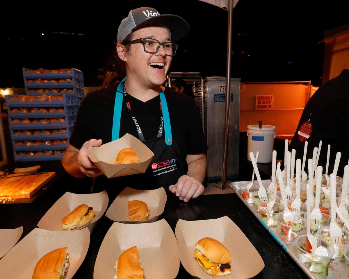 Chef Christopher McMahon-Potts serves up Violife plant-based burgers at the 2024 Burger Bash.