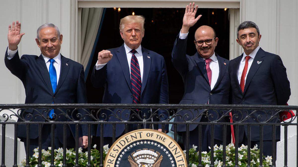 (L-R)Israeli Prime Minister Benjamin Netanyahu, US President Donald Trump, Bahrain Foreign Minister Abdullatif al-Zayani, and UAE Foreign Minister Abdullah bin Zayed Al-Nahyan wave from the Truman Balcony at the White House after they participated in the signing of the Abraham Accords where the countries of Bahrain and the United Arab Emirates recognize Israel, in Washington, DC, September 15, 2020. - Israeli Prime Minister Benjamin Netanyahu and the foreign ministers of Bahrain and the United Arab Emirates arrived September 15, 2020 at the White House to sign historic accords normalizing ties between the Jewish and Arab states. (Photo by SAUL LOEB / AFP) (Photo by SAUL LOEB/AFP via Getty Images)
