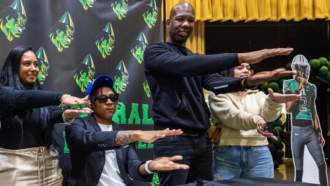 Gators ink top 10 recruiting class including 2 Dade stars; FSU class just outside top 20