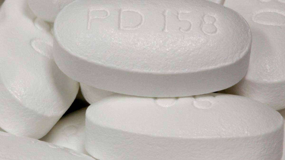 A new study found that cholesterol drugs called statins don’t reduce COVID-19 risk of death and may raise the risk of serious illness, contrary to what other studies found.