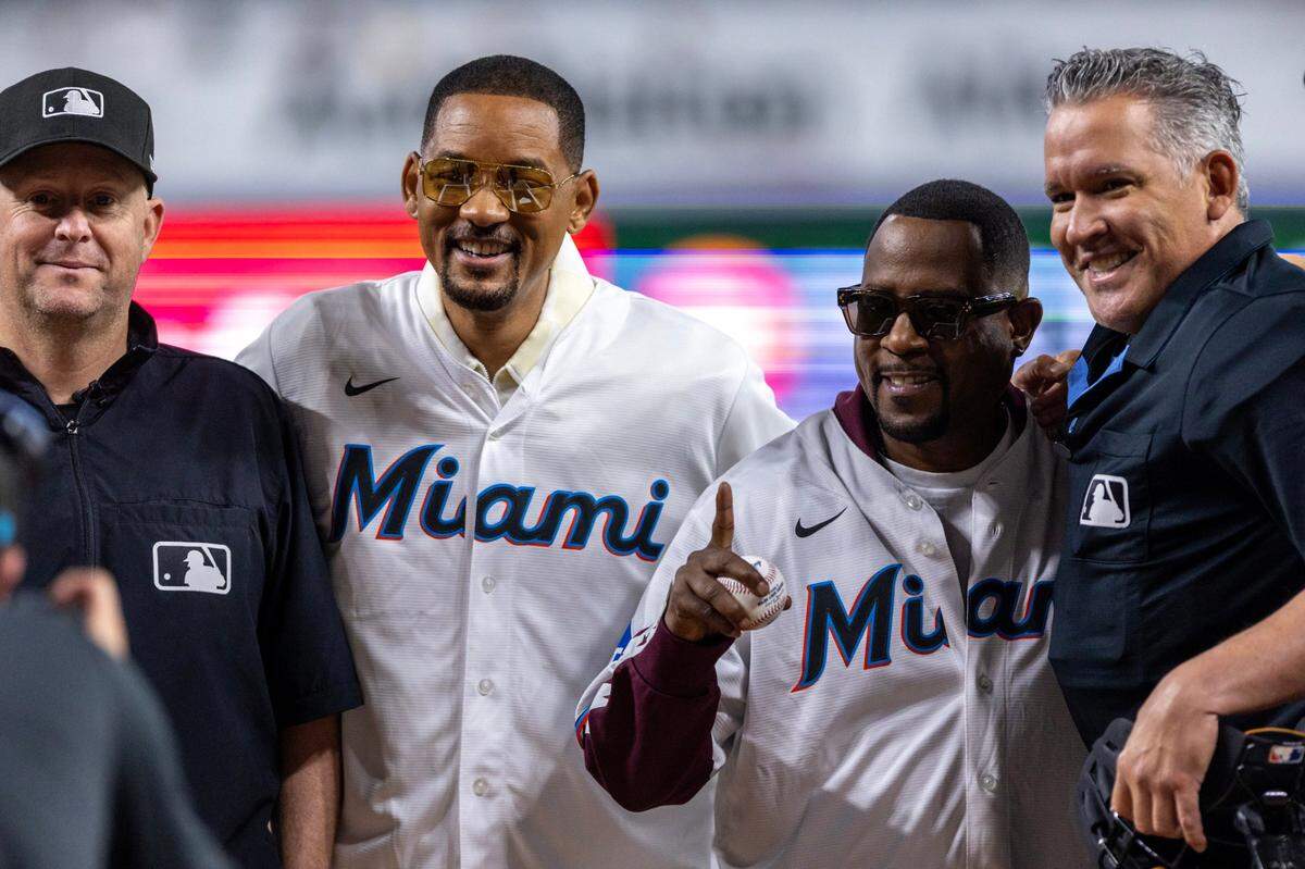 Actors Will Smith & Martin Lawrence, center, take a photo with MLB Umpires Manny Gonzalez, far right, and Todd Tichenor, far left, after throwing the first pitch before the first inning of an MLB game against the Tampa Rays at LoanDepot Park on Wednesday, June 5, 2024, in Miami, Fla. The actors were promoting their new film, Miami-based&nbsp;Bad Boys: Ride or Die.