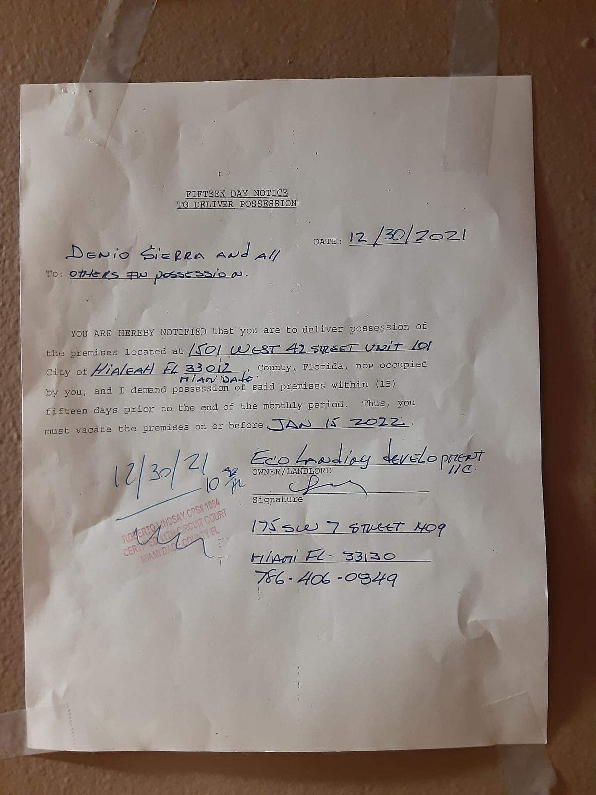 La inquilina Judie Pérez dijo que había recibido un aviso de 15 días para desalojar su unidad.