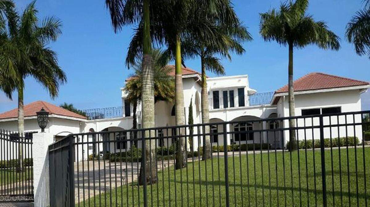 Singer Sean Kingston’s rented home at 4610 SW 178th Avenue in Southwest Ranches. Broward Sheriff’s Office and Davie police raided the home on May 23 as Kingston and mother Janice Turner were arrested on fraud and theft charges.