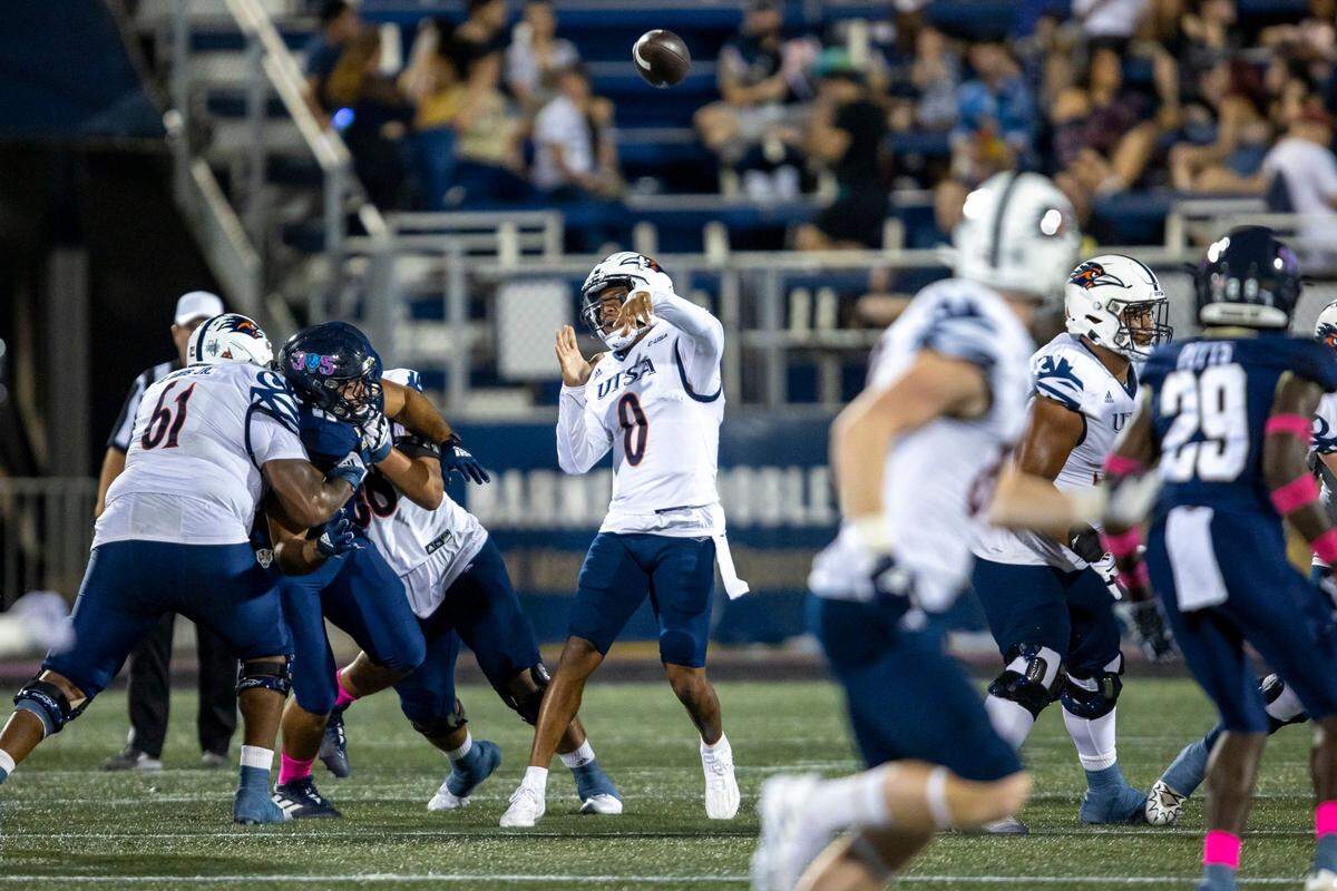 Texas San Antonio quarterback Frank Harris (0) throws the ball during the first half of an NCAA Conference USA football game against Florida International University at Riccardo Silva Stadium in Miami, Florida, on Thursday, September 14, 2022.