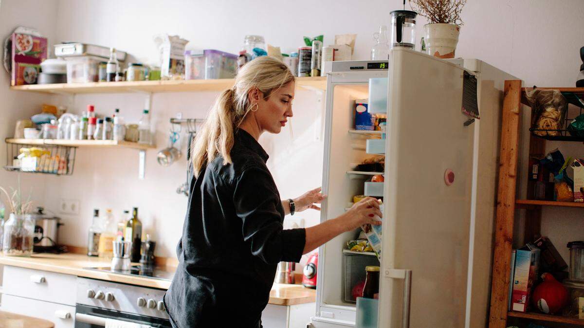 The EPA says Americans waste $728 per person on food each year. Free AI tools can help you stop throwing that money away.