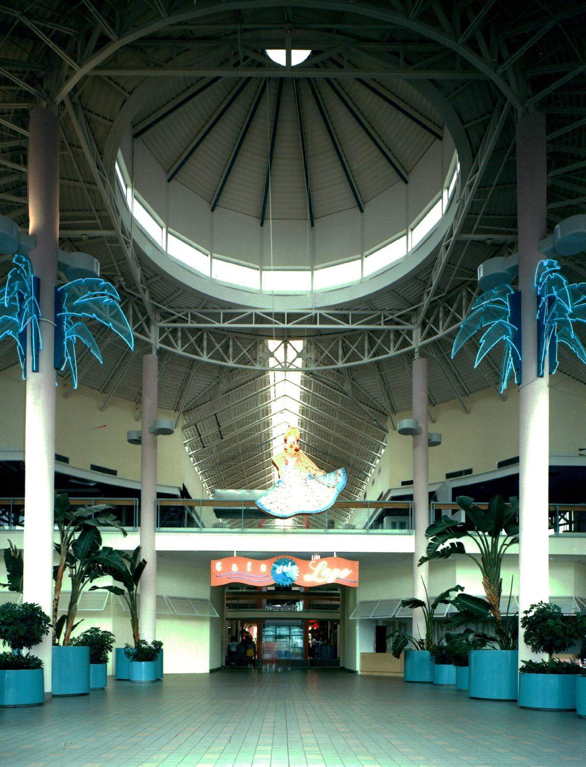 The interior rotunda of Kendall Town & Country.